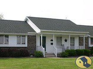 35 Holly Ln, Flora, IL 62839