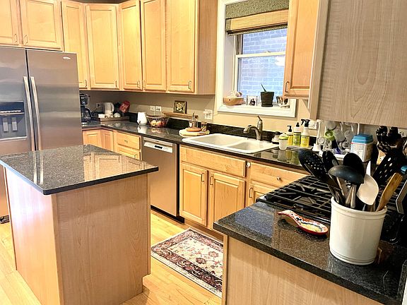 2nd image of 1102 N Paulina St #101