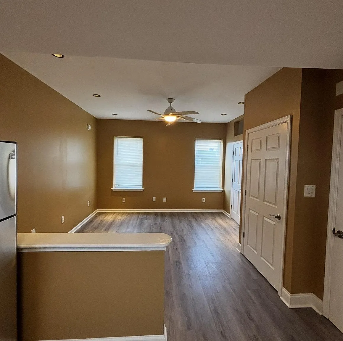 Studio, 2014 sqft, $950 — Photo 2