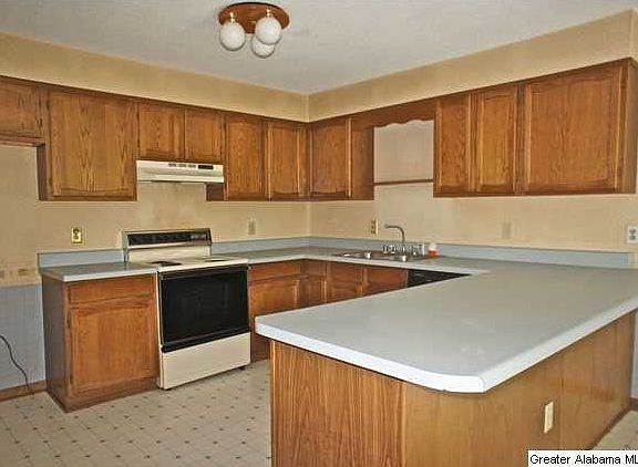 3rd image of 1712 Creely Dr