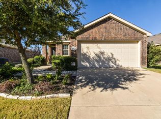 8721 Whirlwind Trl, Aubrey, TX 76227