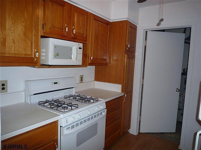 2nd image of 809 Burk Ct #210
