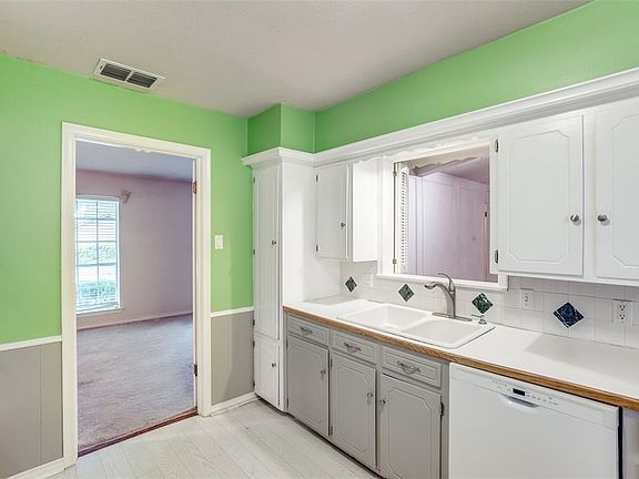 3rd image of 4955 Creighton Dr