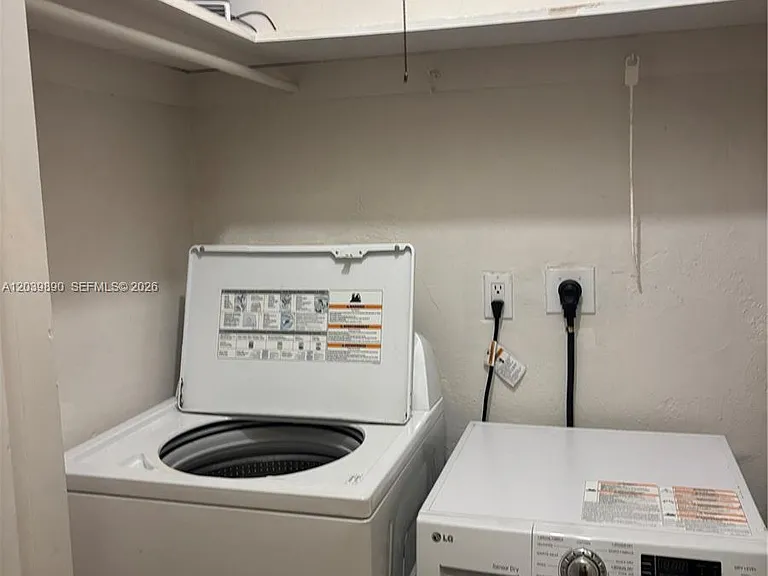 719 NE 16th Ave #719B — Photo 4