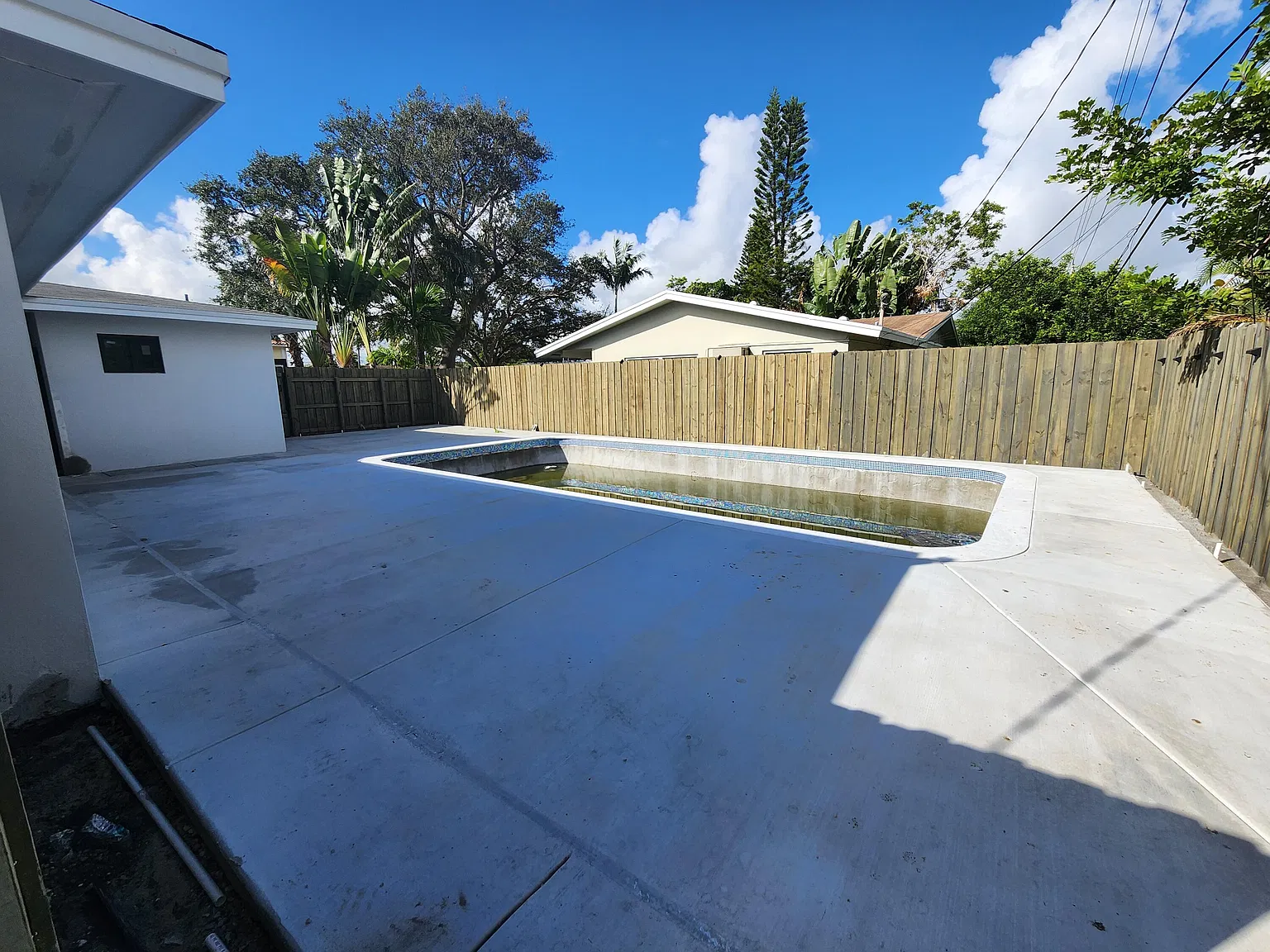3 bed, 2.0 bath, 1000 sqft, $3,800 — Photo 4
