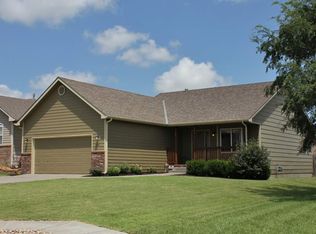 400 E Fieldstone St, Derby, KS 67037