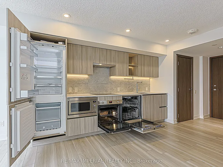 17 Bathurst St #2707 — Photo 12