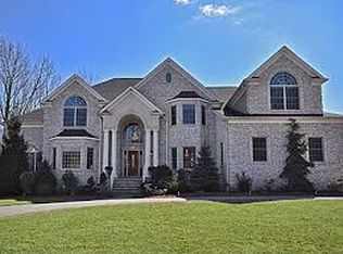 8 Williams Crst, Park Ridge, NJ 07656