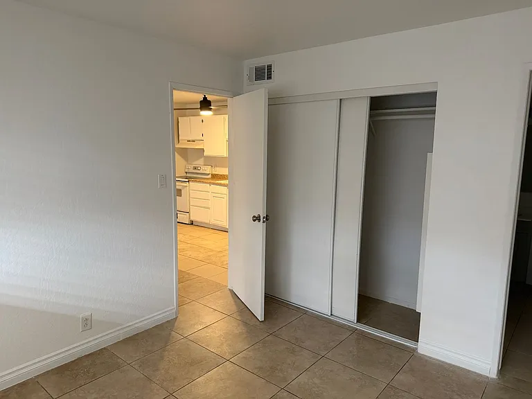 3720 Royal Crest St #5 — Photo 4