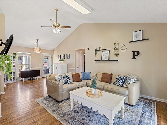 4th image of 105 Heathcote Ct