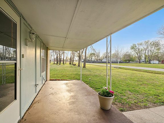 4th image of 10604 S 200 East Ave