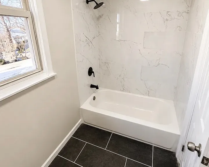 21 Eckert Ave #2L — Photo 4