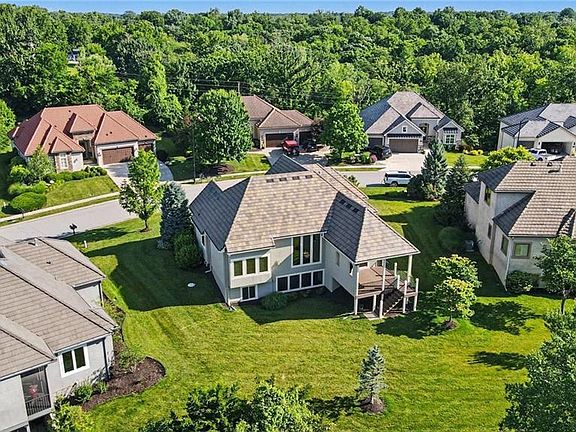 3rd image of 8245 Westlake Dr