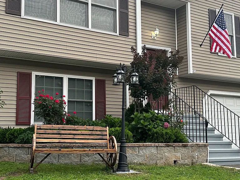 45 Daytona St — Photo 2