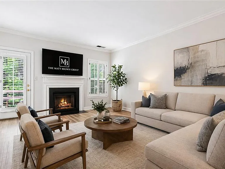 1160 Windsor Pkwy #8 — Photo 4