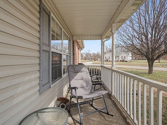 4th image of 105 Cora St