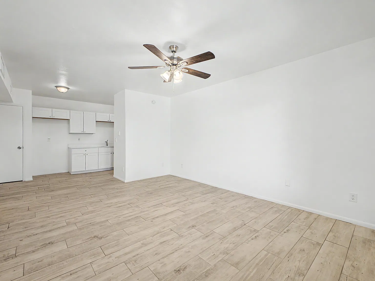 2 bed, 886 sqft, $1,195 — Photo 4