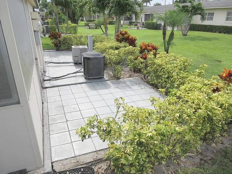 2572 Emory Dr E #J — Photo 13