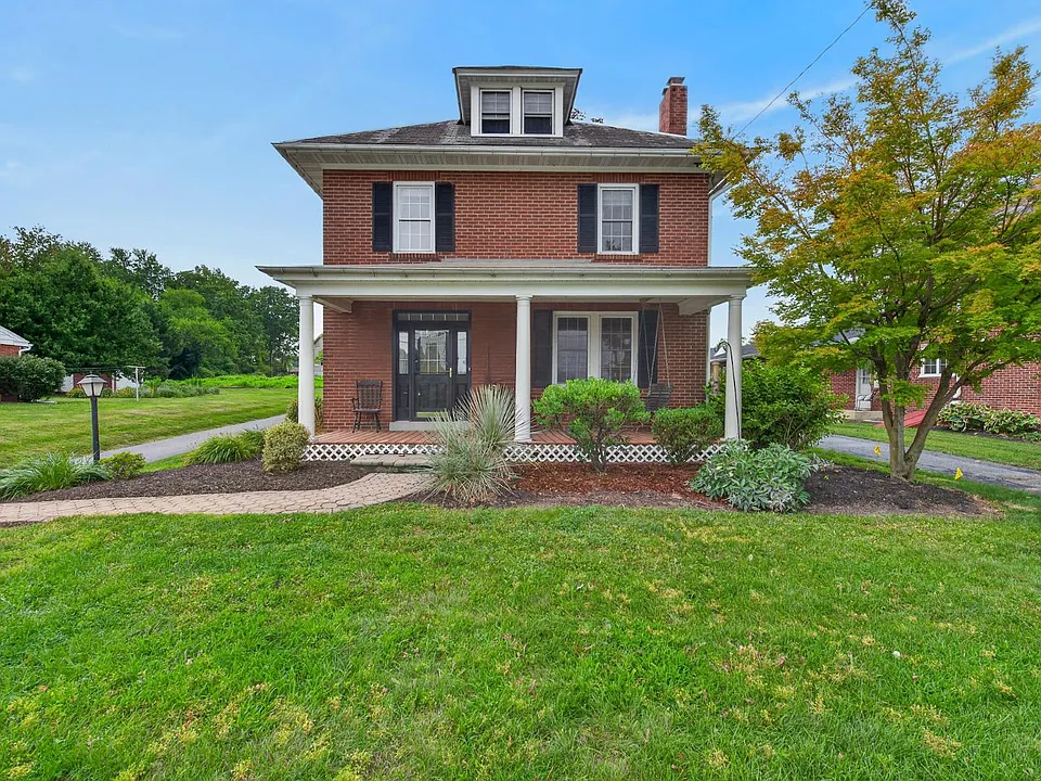 832 Village Rd