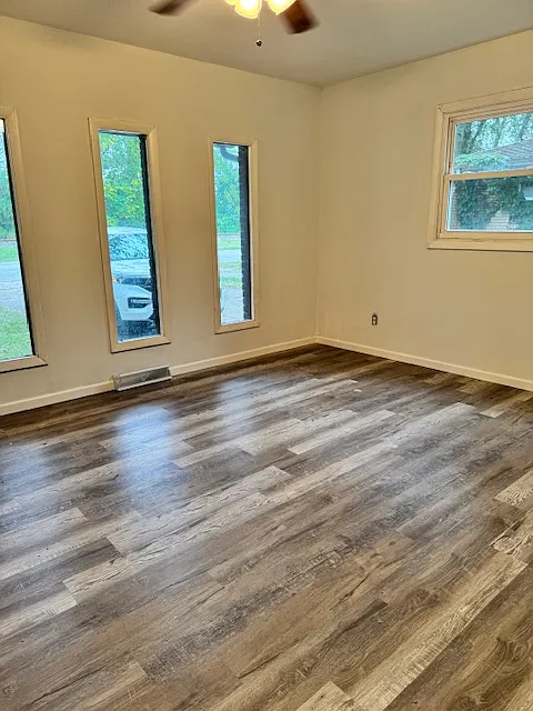 2 bed, 1000 sqft, $1,100 — Photo 2