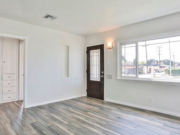5th image of 524 N Campus Ave