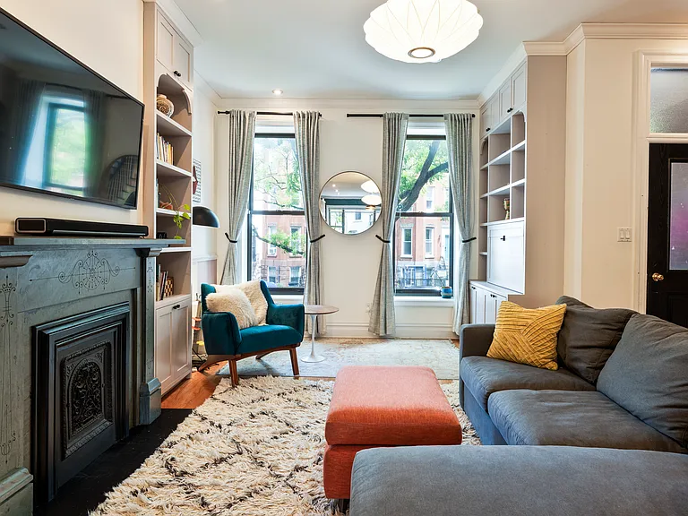 504 Halsey St #2 — Photo 2