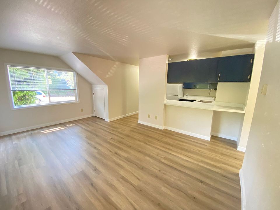 1st image of 5502 15th Ave NE APT 8
