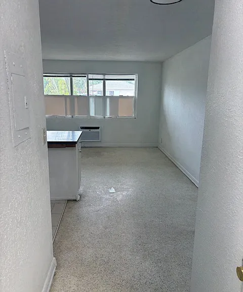 227 W Blue Heron Blvd — Photo 5