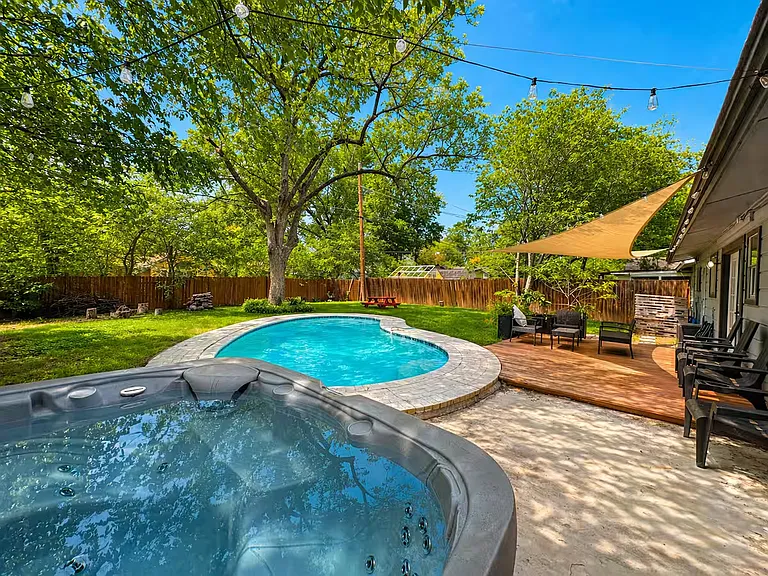 8910 Slayton Dr — Photo 2