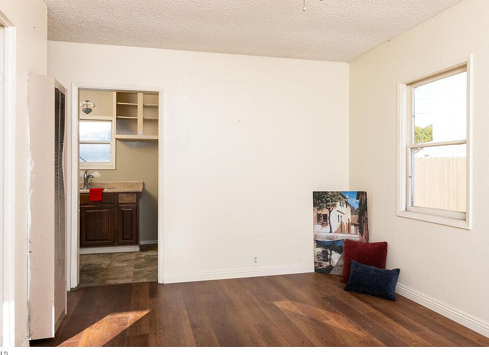 1st image of 119-121 Sunnyway Dr