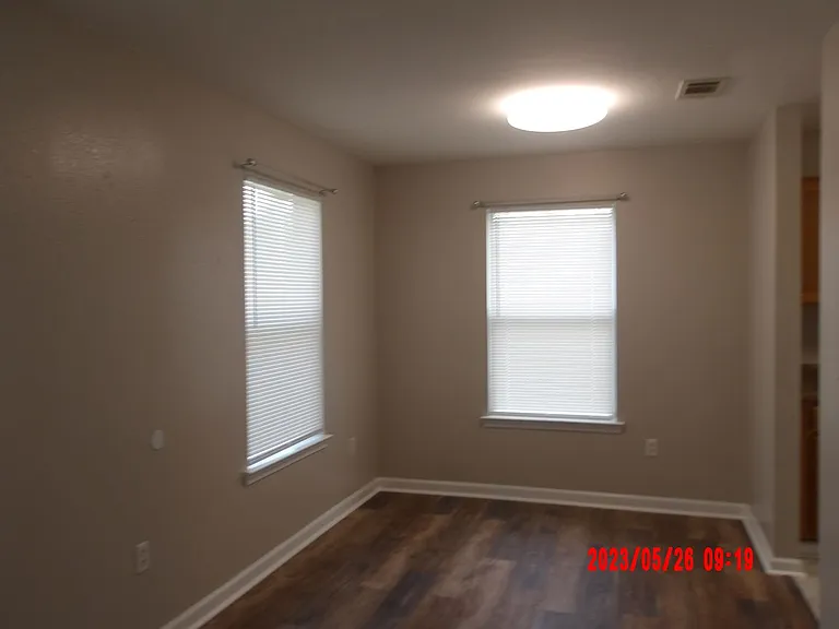 3712 37th Ave — Photo 3