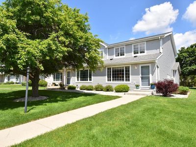 10320 West Whitnal Edge CIRCLE #A, Franklin, WI, 53132