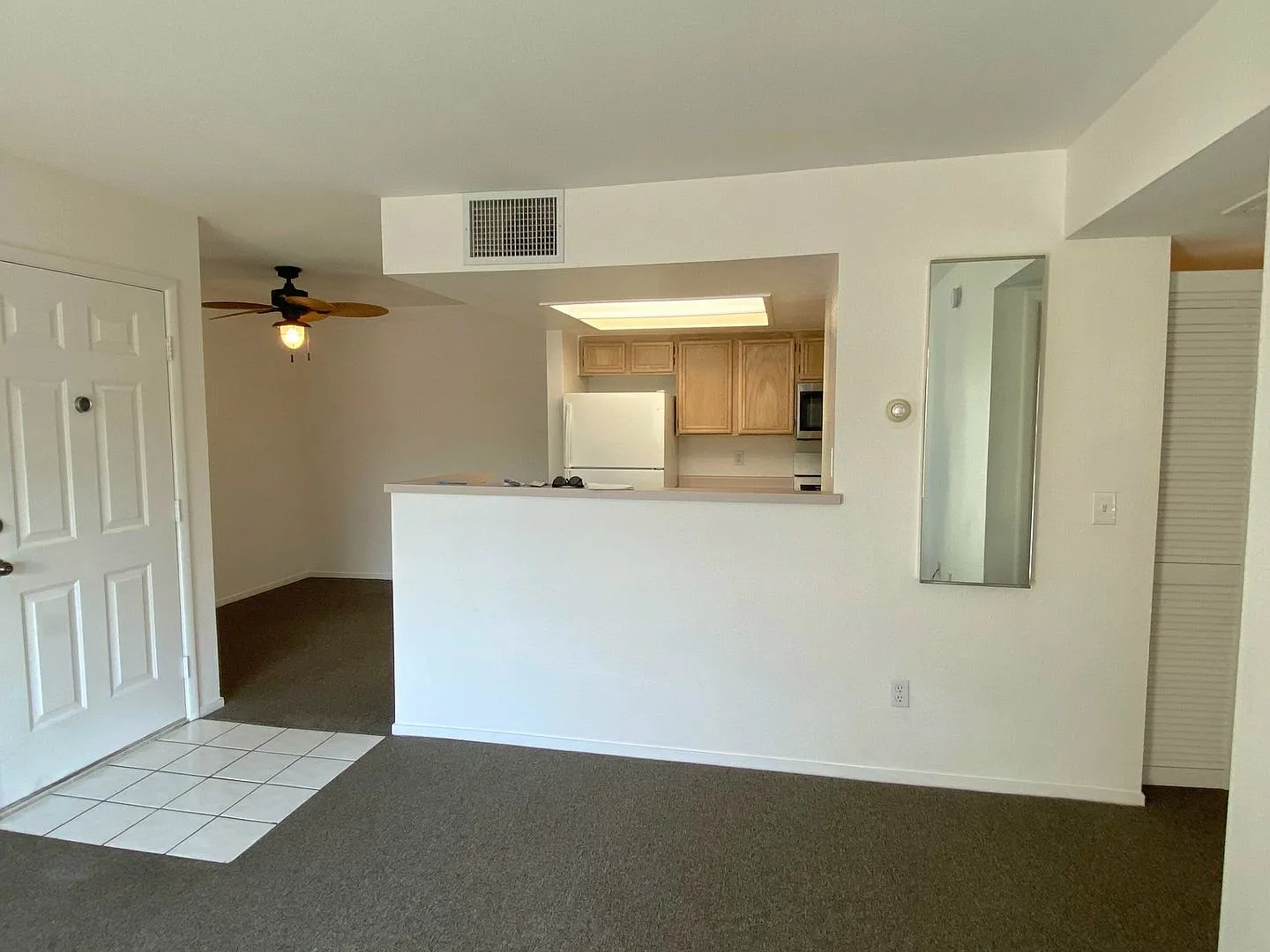 1 Bedroom 1 1/2 Bath. 2nd floor of a well-kept, peaceful, quiet community - Russell/Buffalo — Photo 4