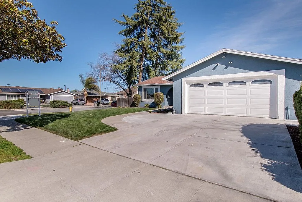 6062 Blossom Ave photo 1