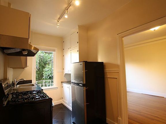 5th image of 625 Leavenworth St APT 306