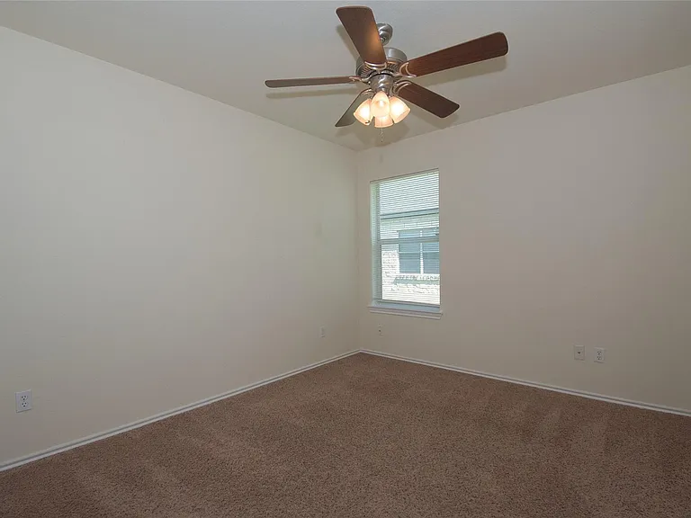 807 Estancia Way — Photo 13