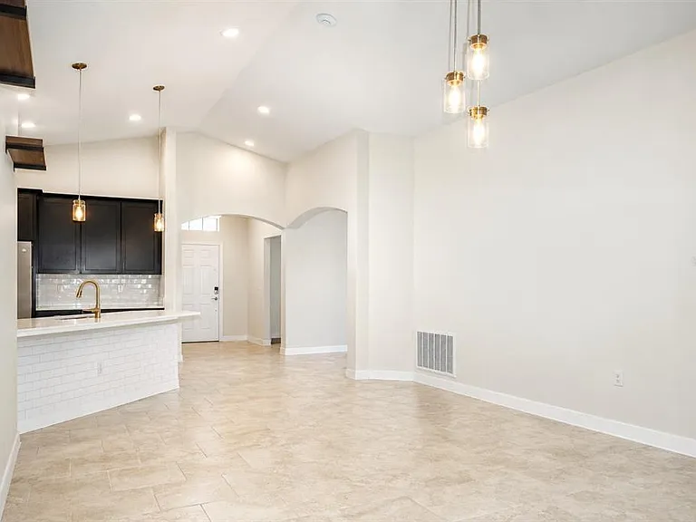 2172 Lake Side Ave — Photo 4