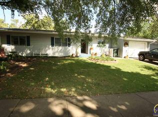 6702 SW Greencastle Dr, Topeka, KS 66619