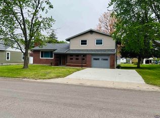 808 Pioneer St, Seneca, KS 66538