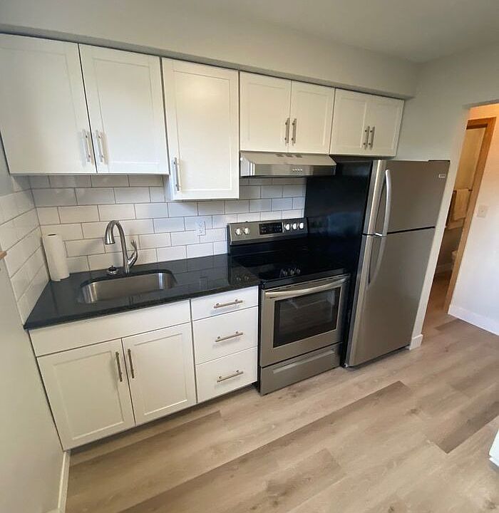 1st image of 636 Larpenteur Ave W Floor 2
