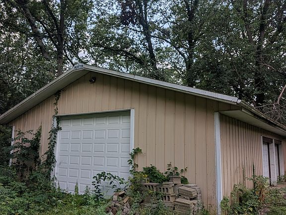 3rd image of 1408 Cherry Ln