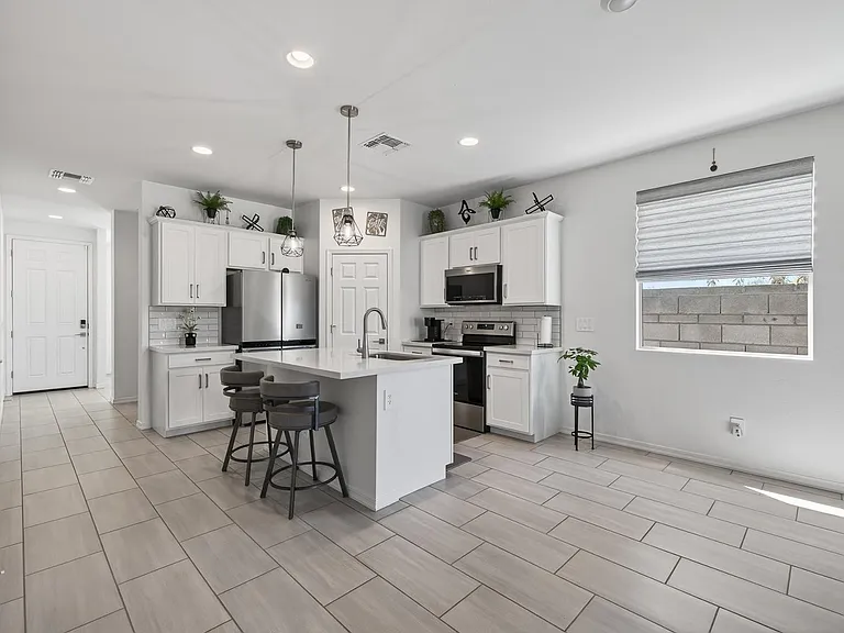 36354 W San Clemente Ave — Photo 8