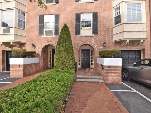 207-15 Melissa Court #219 L, Bayside, NY 11360