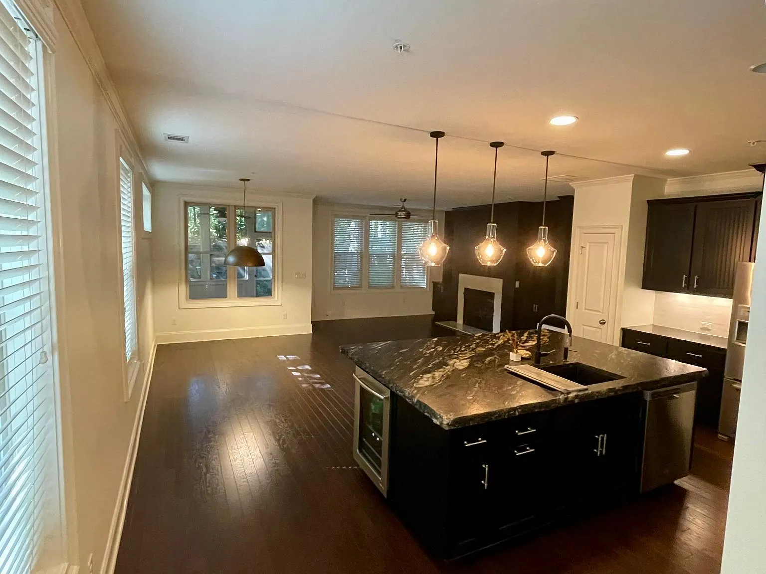 3 bed, 2.5 bath, 2186 sqft, $4,500 — Photo 4