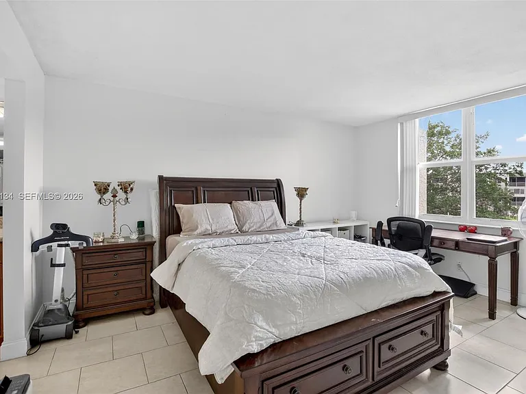 9330 Lagoon Pl #307 — Photo 17