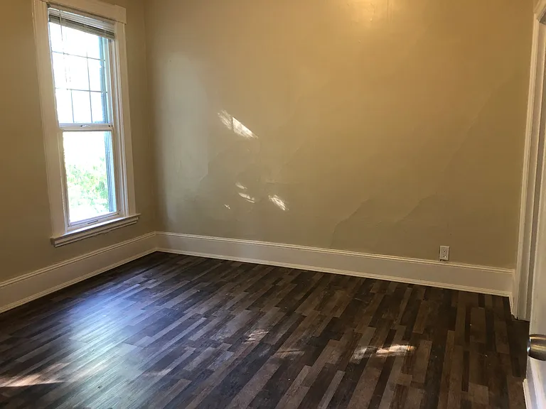 420 NE Campus St — Photo 10
