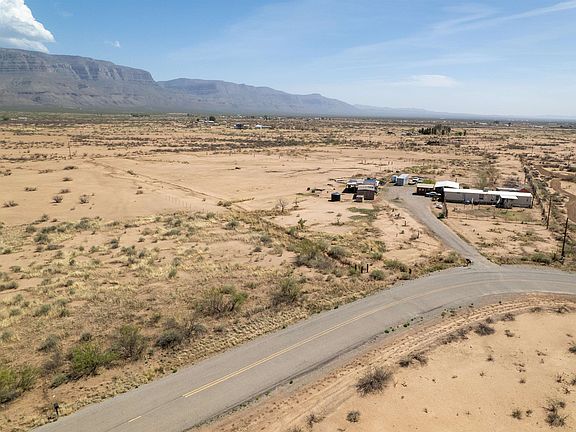 3rd image of 13 Desert Sands Rd
