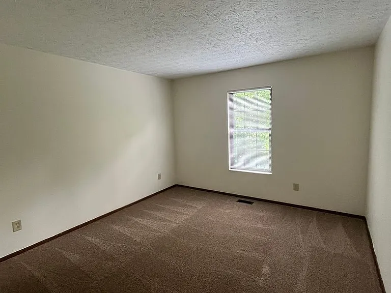 8795 Creve Coeur Ln — Photo 9