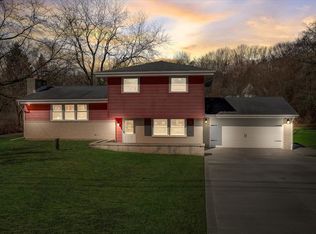 W220S2041 S Springdale Rd, Waukesha, WI 53186