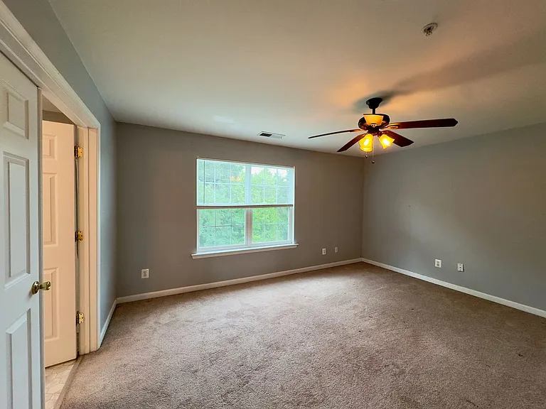 130 Mohegan Dr #B — Photo 25